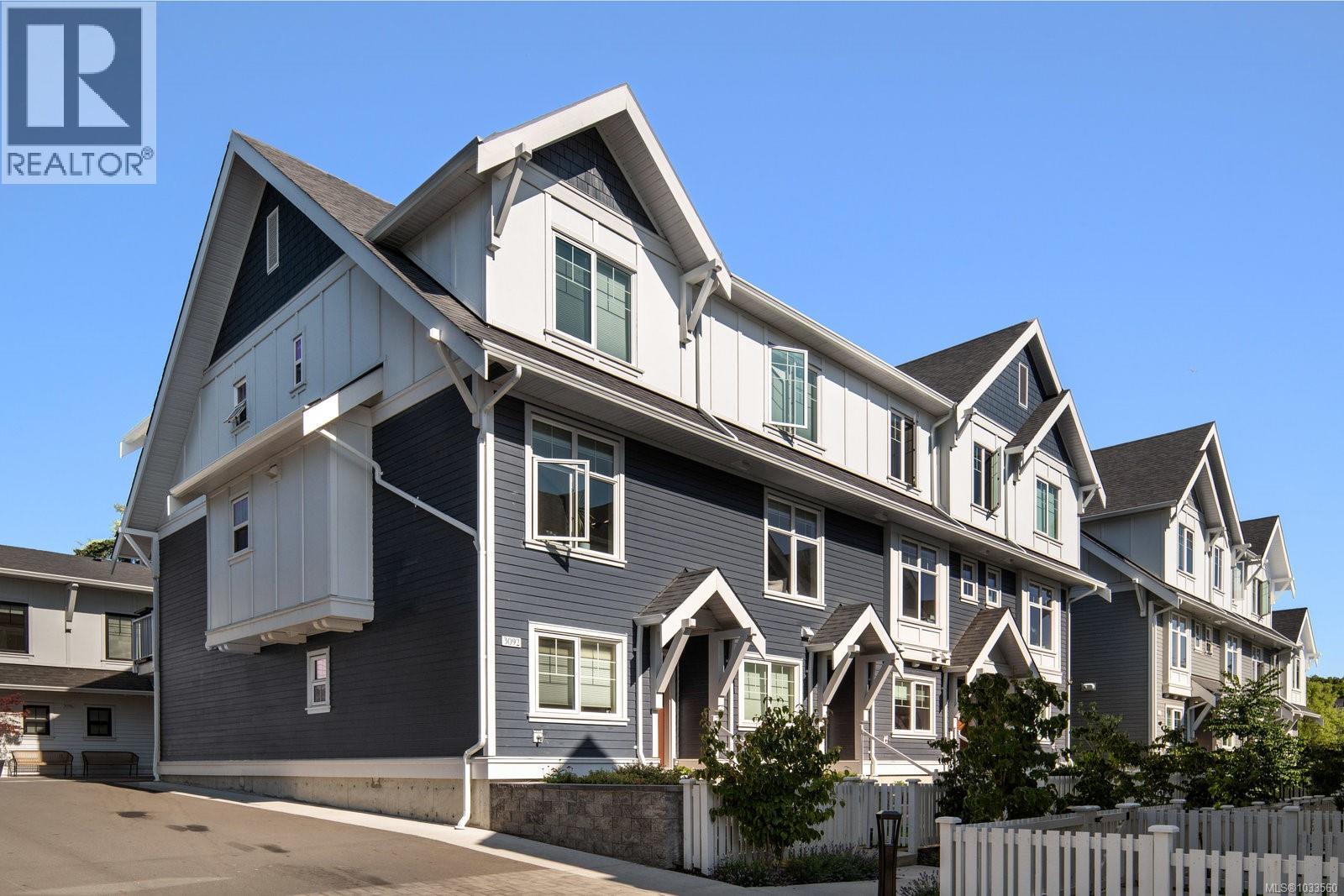 3 3092 Washington Ave, Victoria, British Columbia