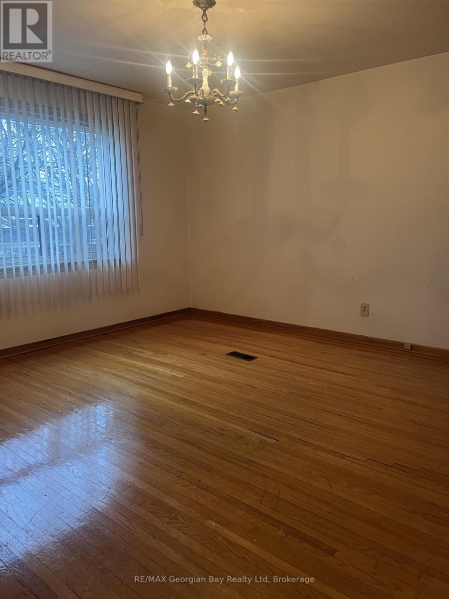 517 Milverton Boulevard, Toronto, Ontario  M4C 1X6 - Photo 10 - E13030986