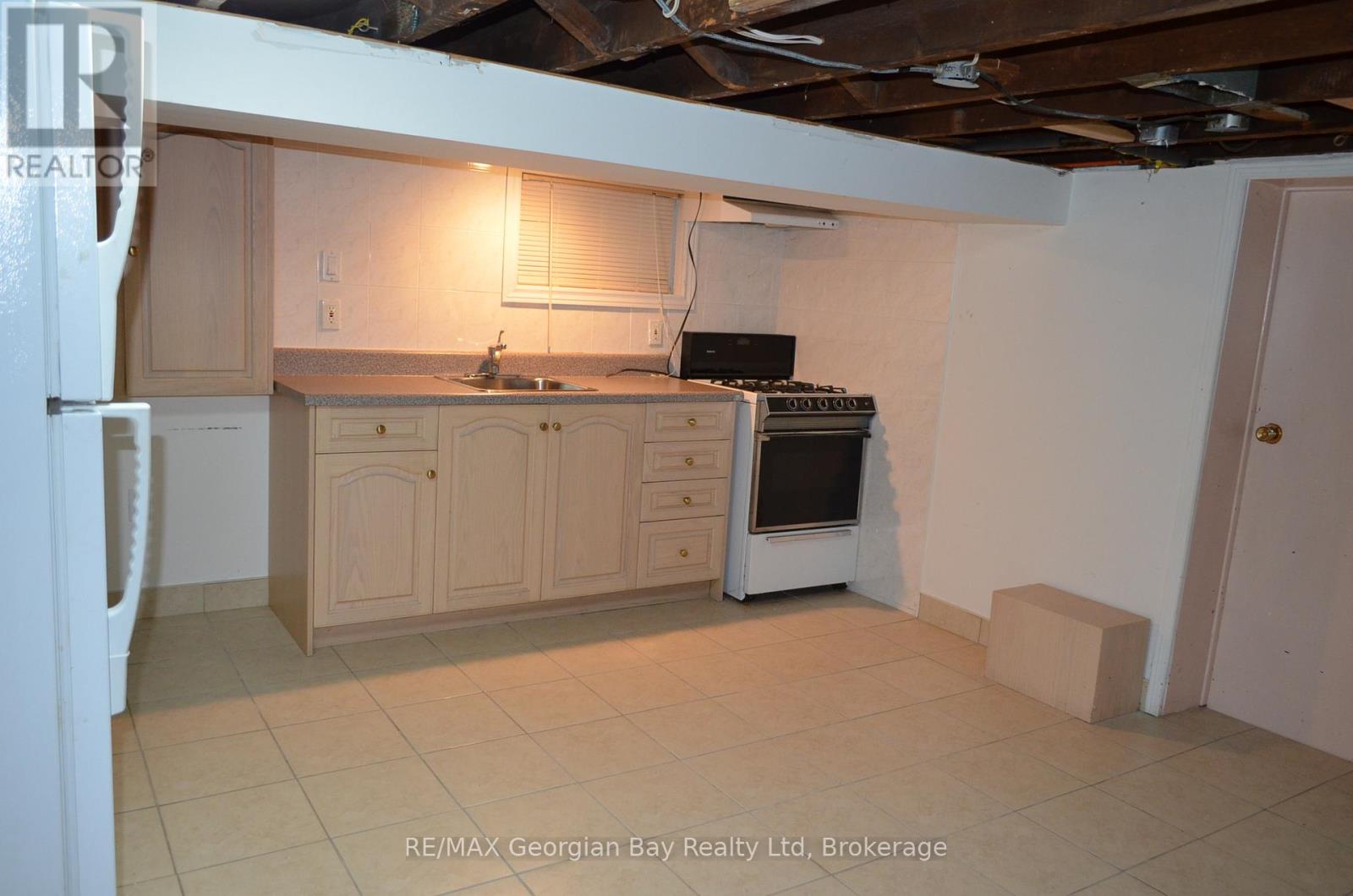 517 Milverton Boulevard, Toronto, Ontario  M4C 1X6 - Photo 11 - E13030986