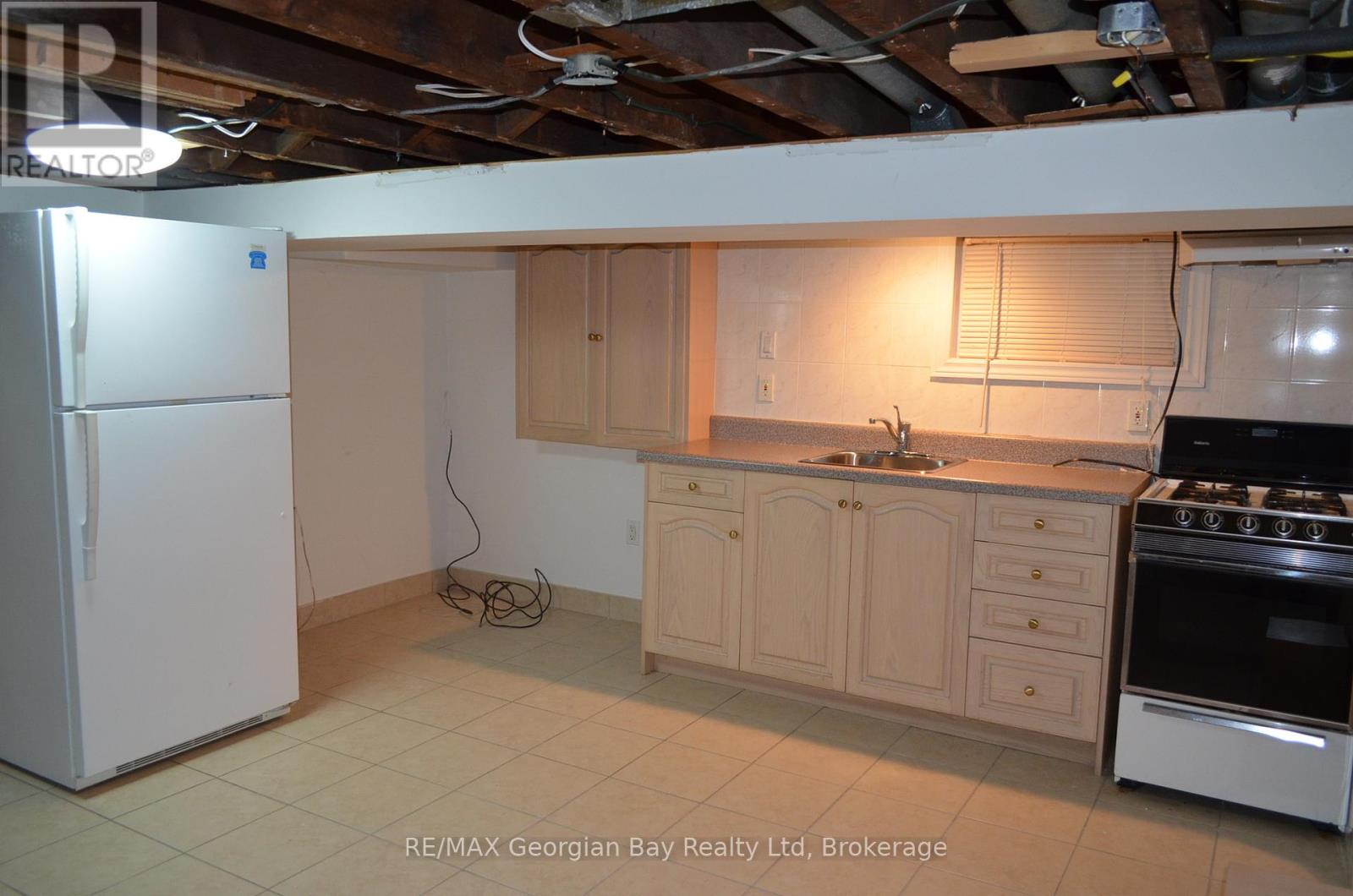 517 Milverton Boulevard, Toronto, Ontario  M4C 1X6 - Photo 12 - E13030986