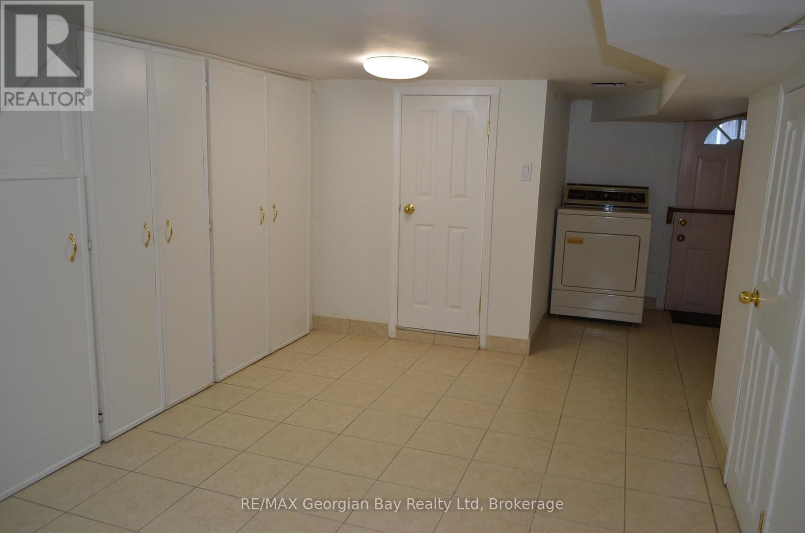 517 Milverton Boulevard, Toronto, Ontario  M4C 1X6 - Photo 13 - E13030986