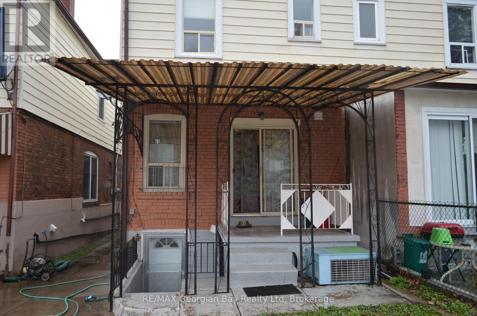 517 Milverton Boulevard, Toronto, Ontario  M4C 1X6 - Photo 15 - E13030986