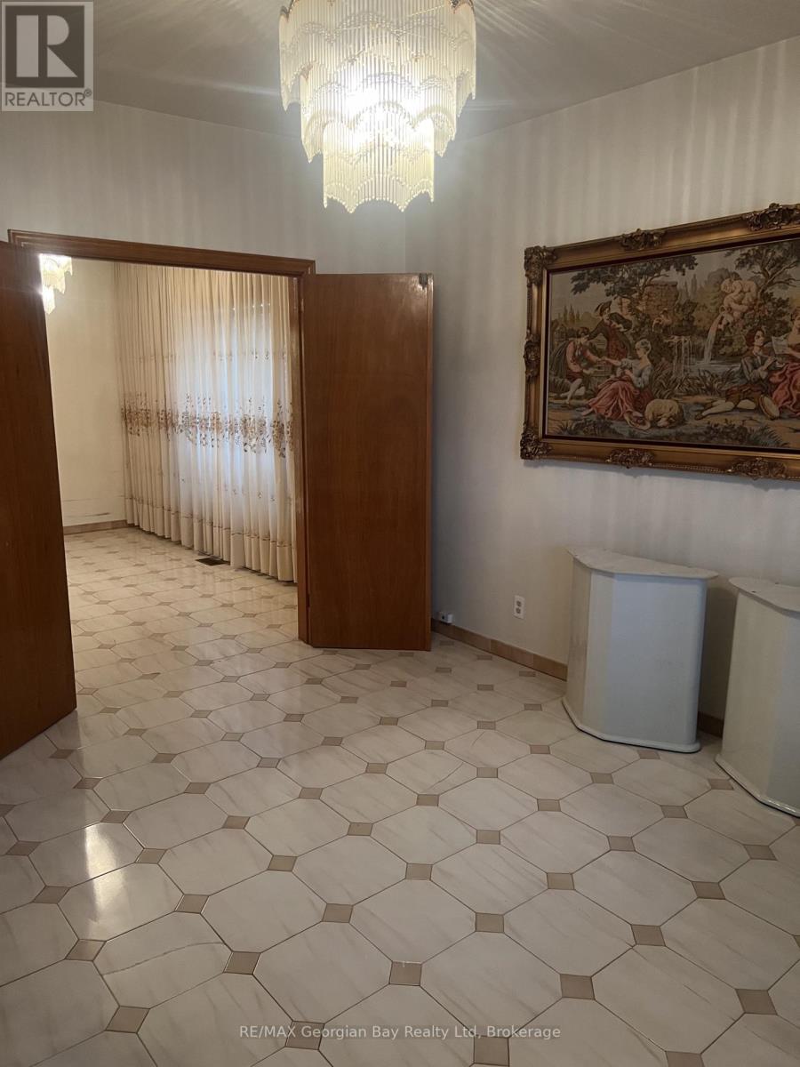 517 Milverton Boulevard, Toronto, Ontario  M4C 1X6 - Photo 2 - E13030986