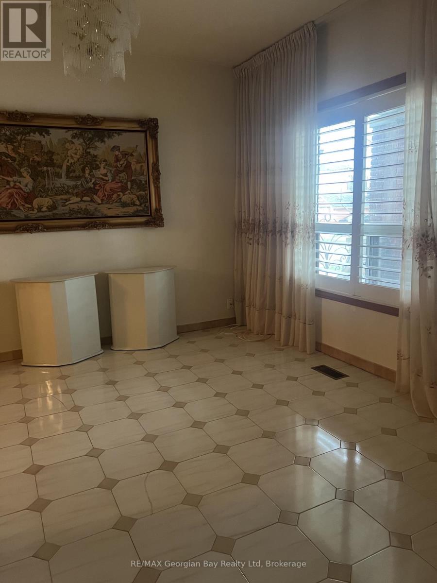 517 Milverton Boulevard, Toronto, Ontario  M4C 1X6 - Photo 3 - E13030986