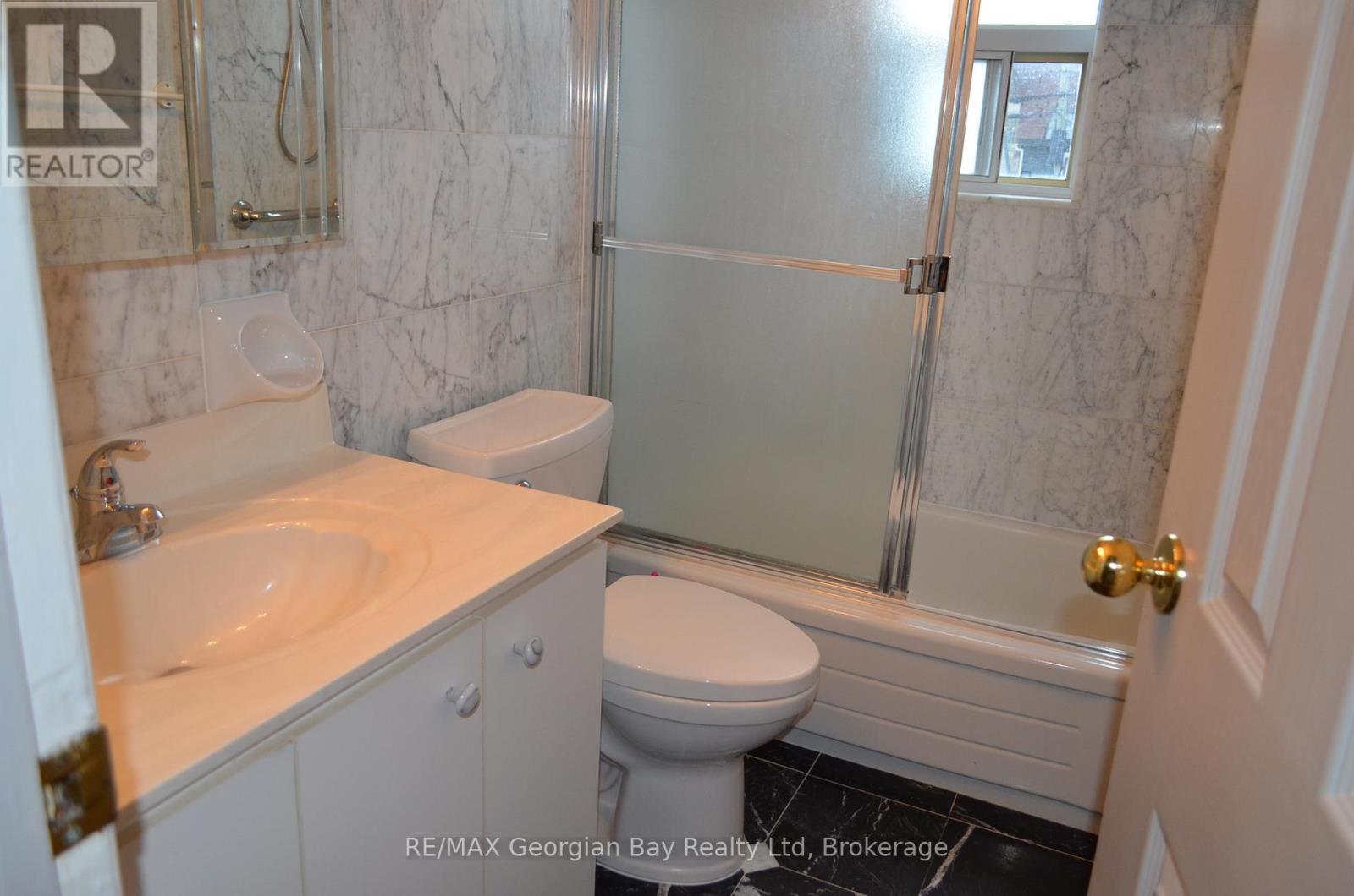 517 Milverton Boulevard, Toronto, Ontario  M4C 1X6 - Photo 6 - E13030986