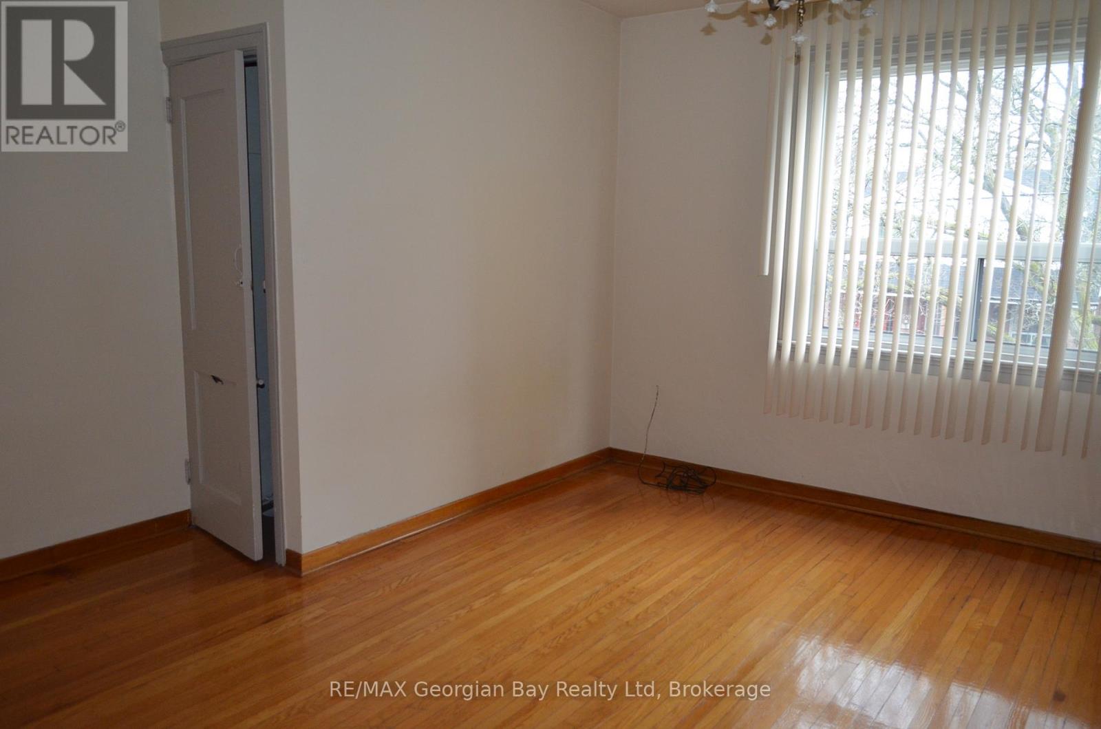 517 Milverton Boulevard, Toronto, Ontario  M4C 1X6 - Photo 9 - E13030986