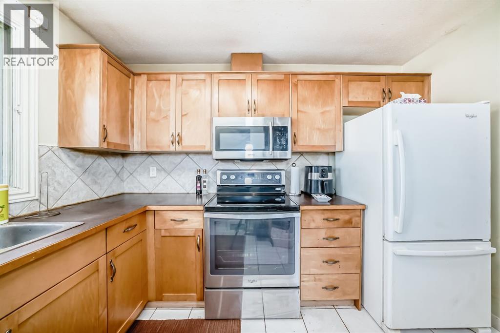 247 Bracewood Road SW, Calgary, Alberta  T2W 3C2 - Photo 5 - A2293348