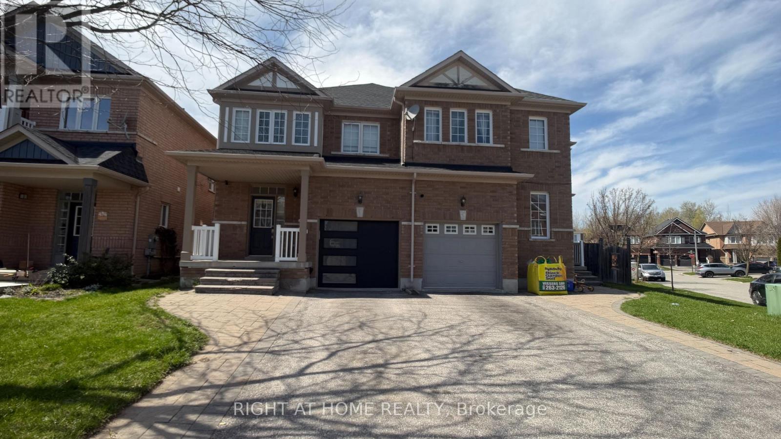 476 MAHOGANY COURT, Pickering, Ontario