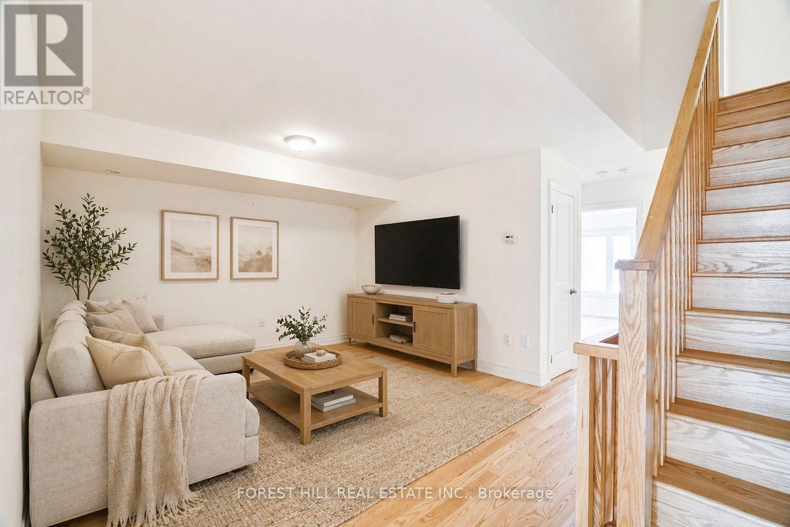 41 Hiawatha Court, Vaughan, Ontario  L4L 0J2 - Photo 3 - N13032886