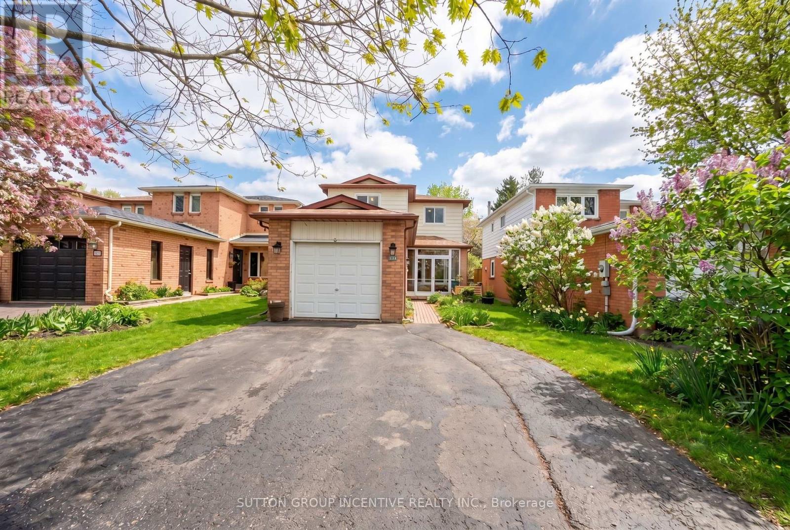 113 Garden Drive, Barrie, Ontario  L4N 5T9 - Photo 2 - S12939004