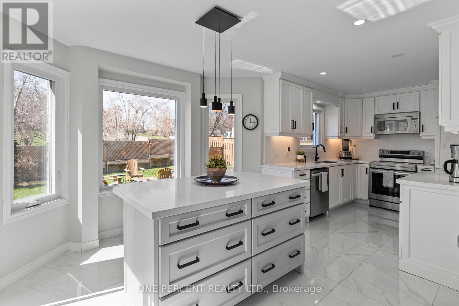 1 DIXON COURT, Barrie, Ontario