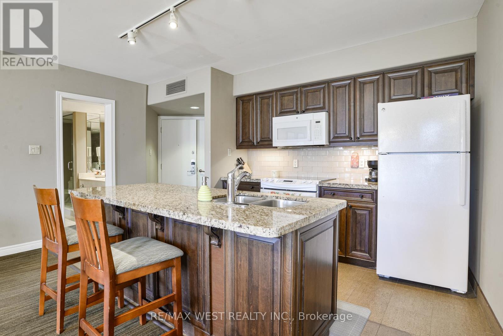 2076-77 - 90 Highland Drive, Oro-Medonte, Ontario  L0L 2L0 - Photo 5 - S13053772