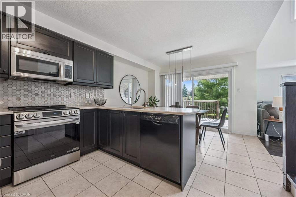 255 SUMMERFIELD Drive Unit# 27, Guelph, Ontario