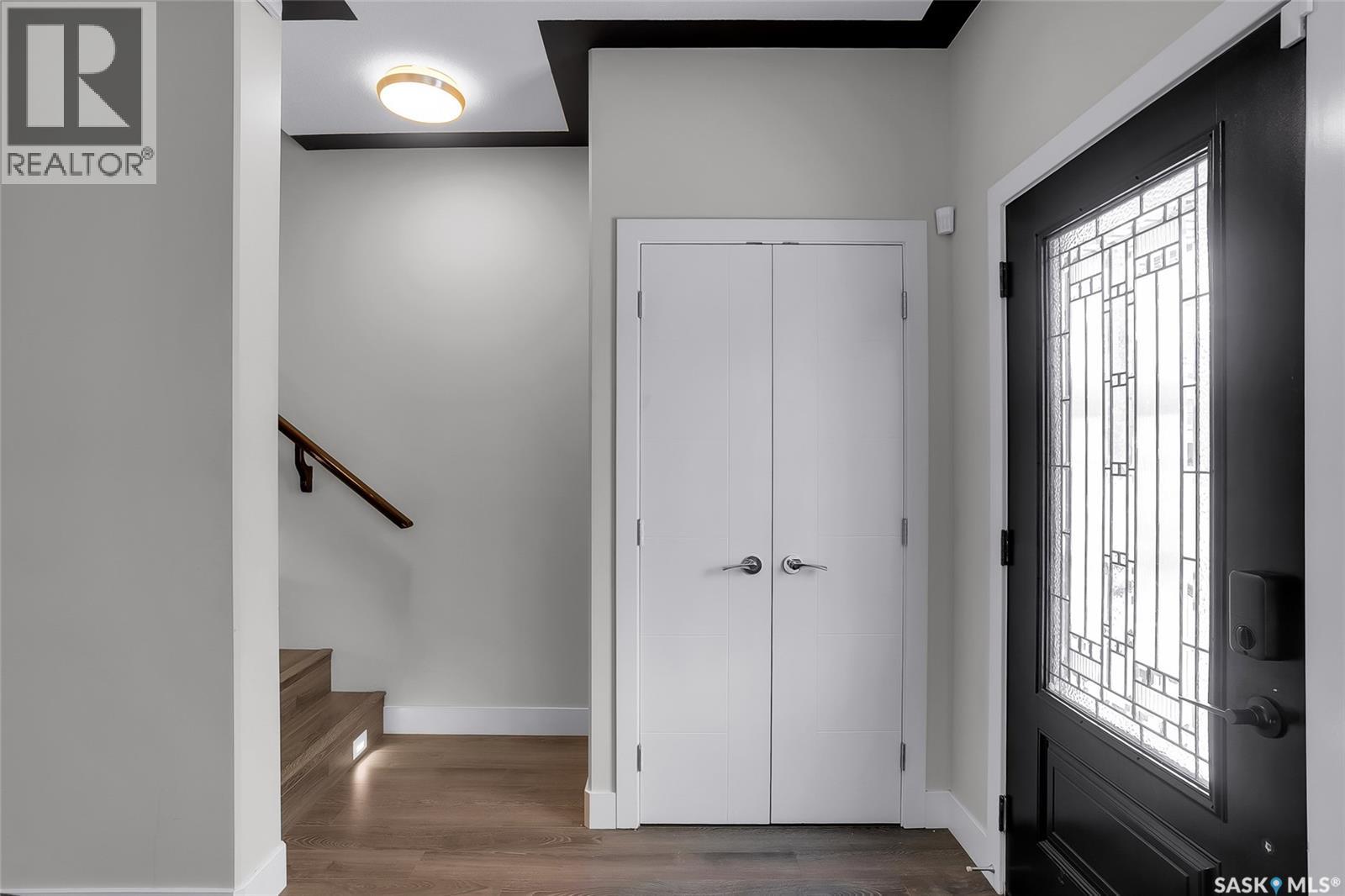 305 Clarence Avenue S, Saskatoon, Saskatchewan  S7N 1H5 - Photo 3 - SK034162