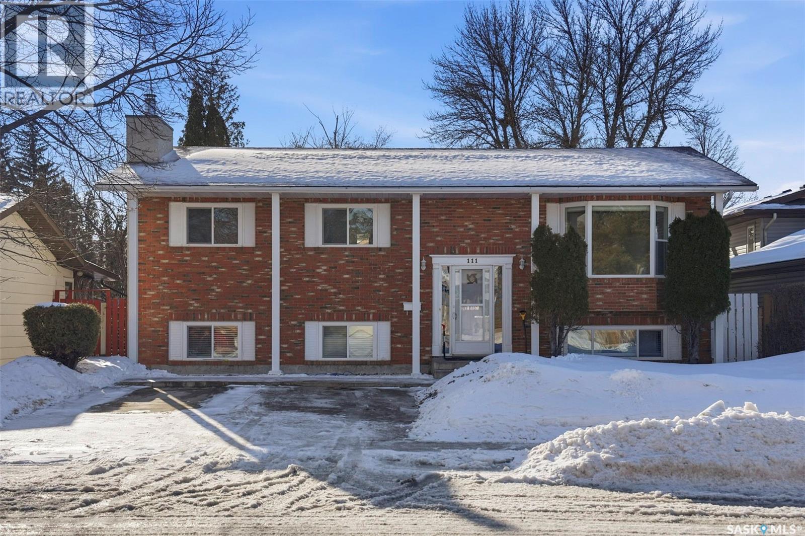 111 Gustin Crescent, Saskatoon, Saskatchewan  S7H 6H7 - Photo 2 - SK033880