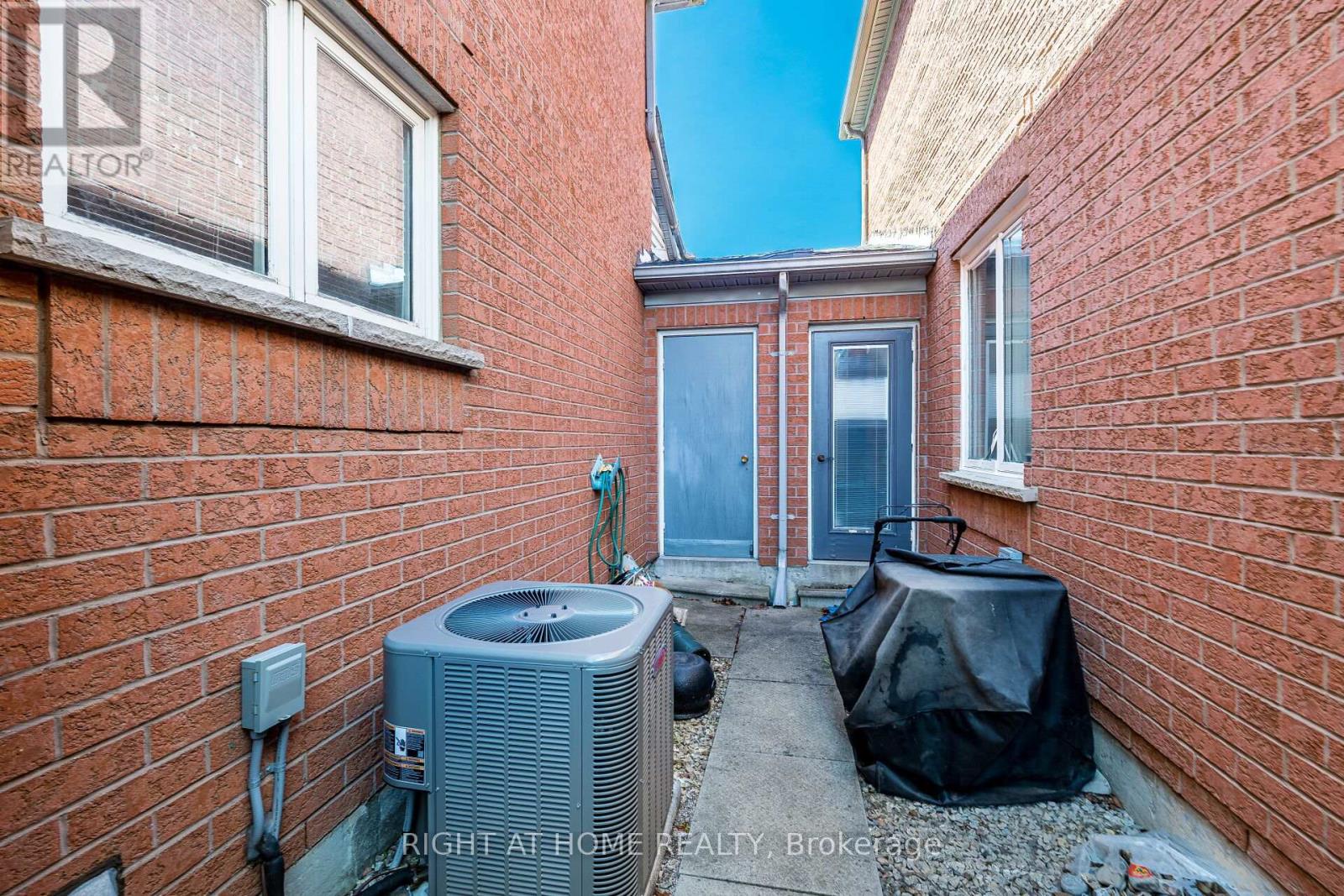 9 Woodstream Avenue, Brampton, Ontario  L6R 1N7 - Photo 32 - W13053748