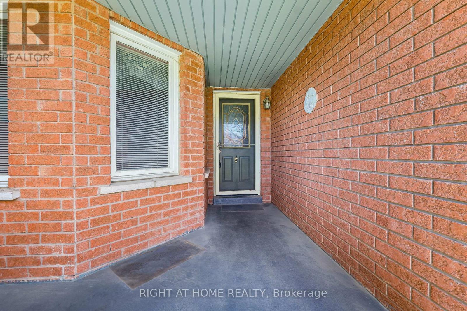 9 Woodstream Avenue, Brampton, Ontario  L6R 1N7 - Photo 4 - W13053748