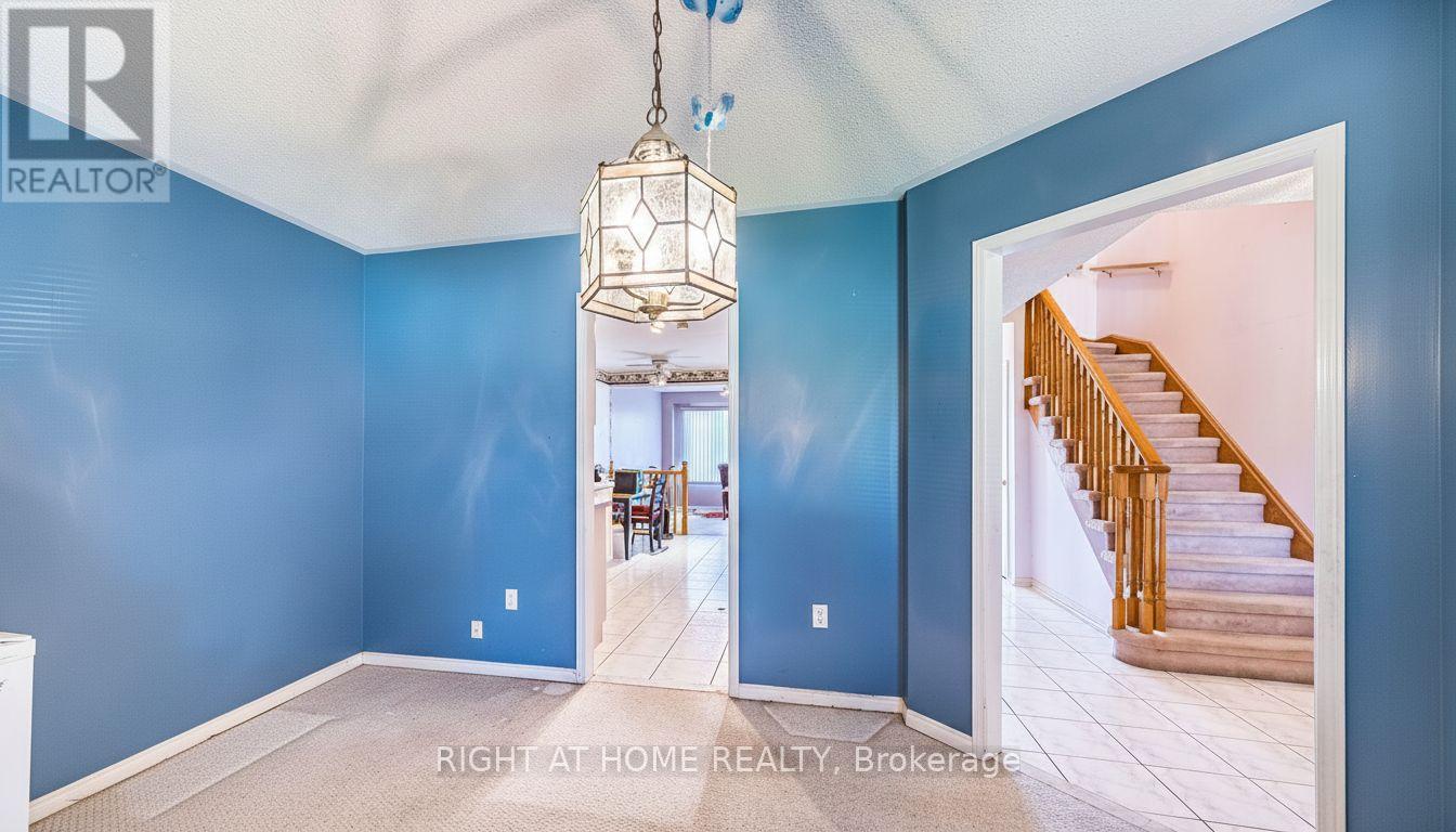 9 Woodstream Avenue, Brampton, Ontario  L6R 1N7 - Photo 9 - W13053748