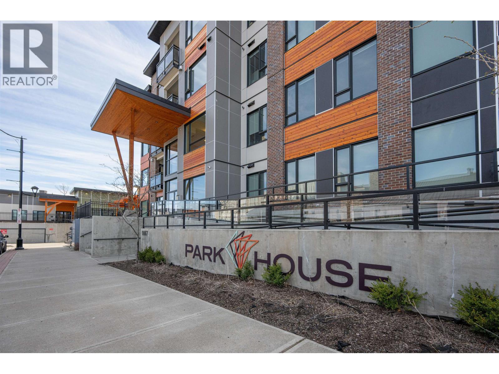 104 1087 6th Avenue, Prince George, British Columbia  V2L 0E5 - Photo 1 - R3116790