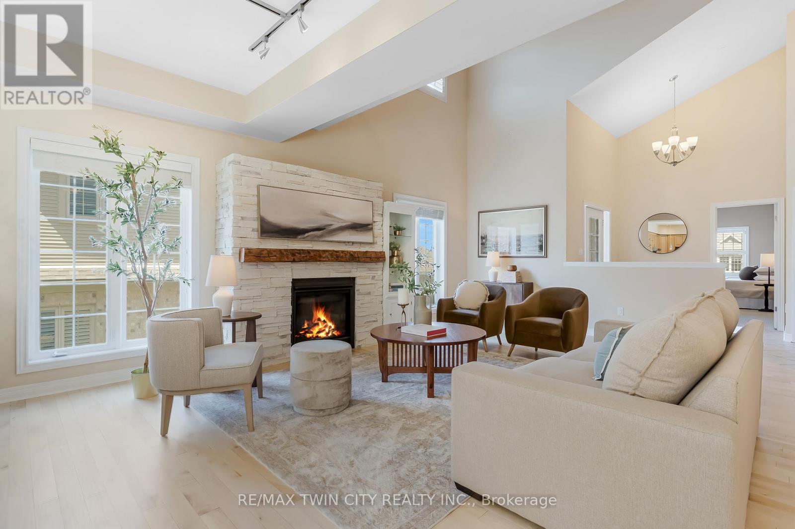 227 CHESTNUT HILL CRESCENT, Kitchener, Ontario