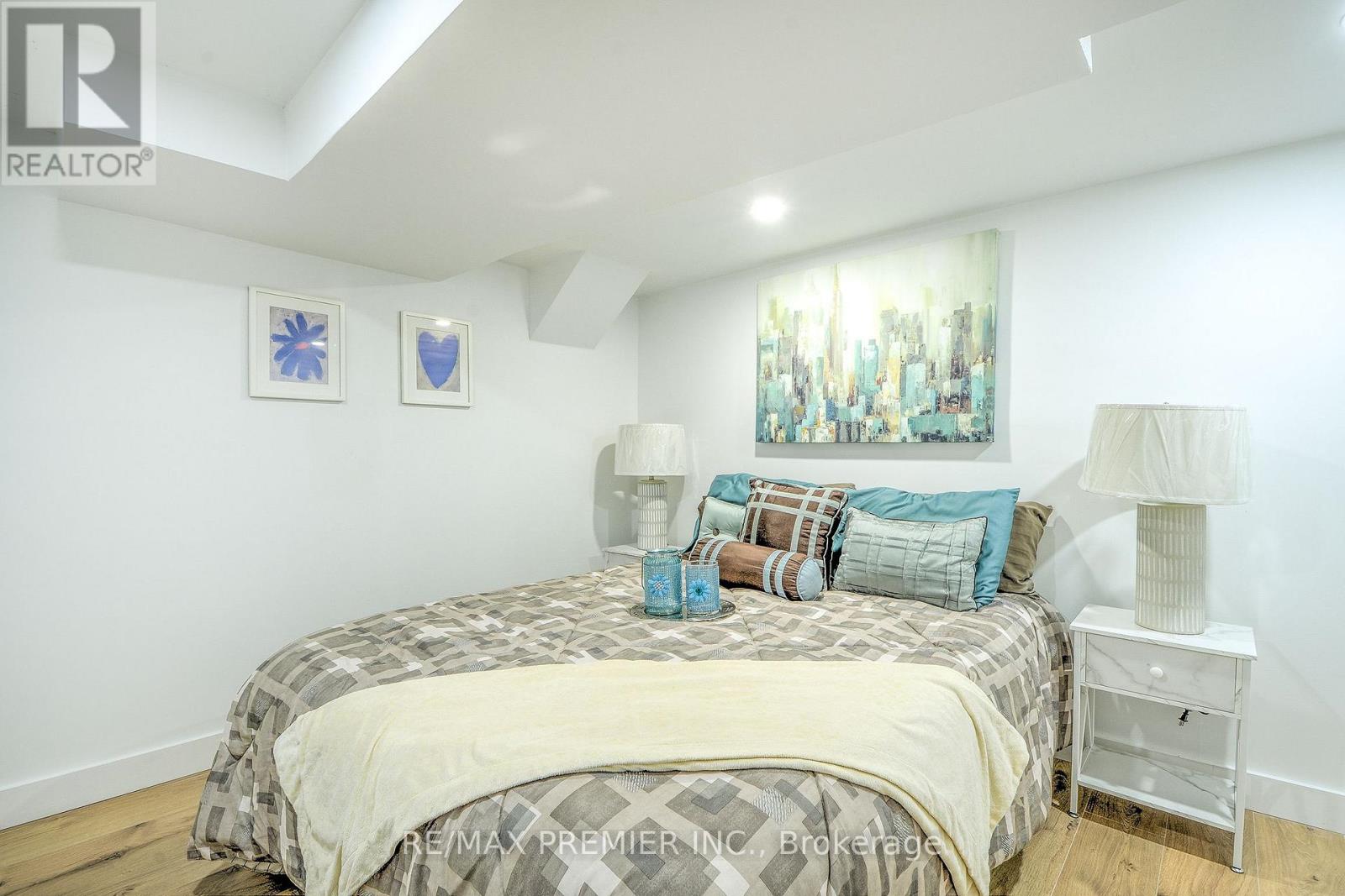 1467 Ouellette Avenue, Windsor, Ontario  N8X 1K1 - Photo 37 - X13053810