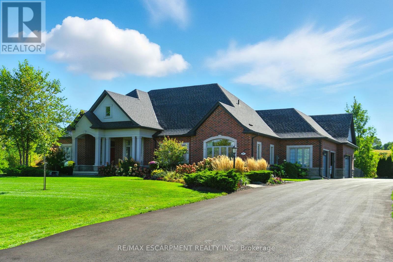 41 Shakespeare Road, Hamilton, Ontario  L9H 7R5 - Photo 1 - X13053834