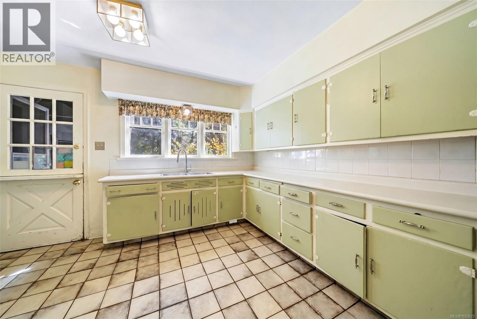 2895 Murray Dr, Saanich, British Columbia  V9A 2S6 - Photo 14 - 1033672