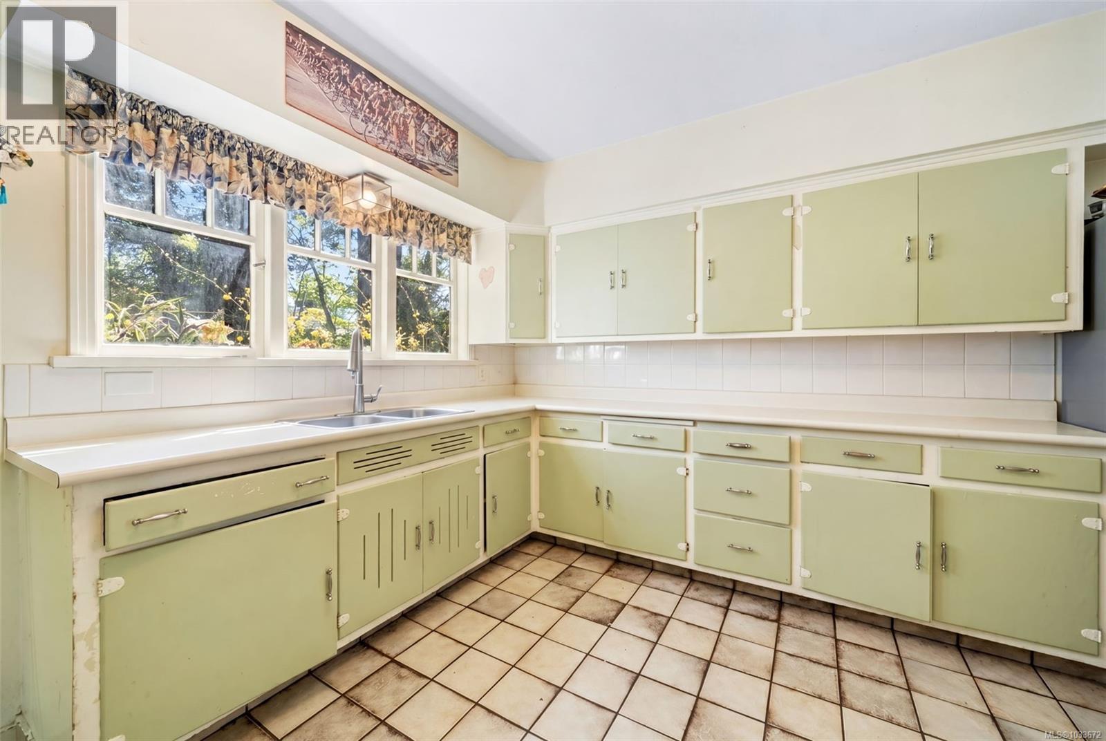 2895 Murray Dr, Saanich, British Columbia  V9A 2S6 - Photo 15 - 1033672