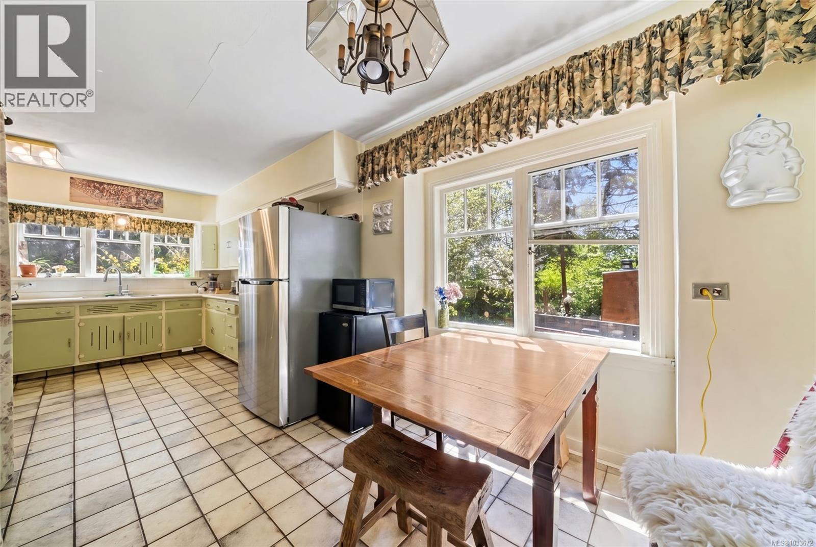 2895 Murray Dr, Saanich, British Columbia  V9A 2S6 - Photo 16 - 1033672