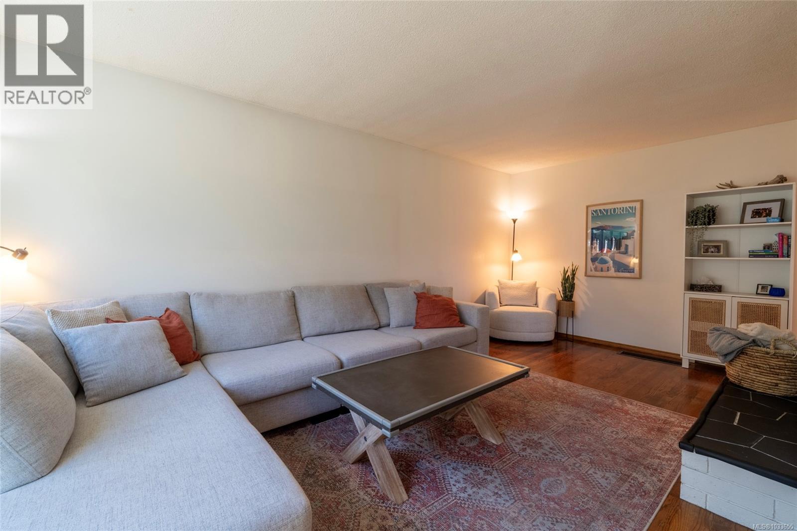 1002 Karen Cres, Saanich, British Columbia  V8X 3C6 - Photo 10 - 1033655