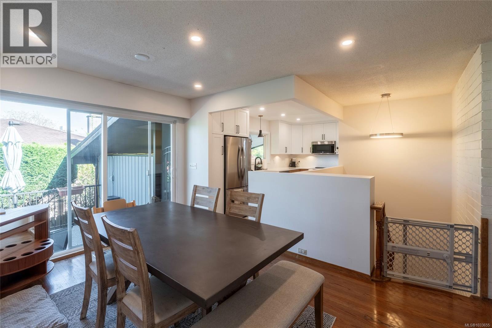 1002 Karen Cres, Saanich, British Columbia  V8X 3C6 - Photo 11 - 1033655