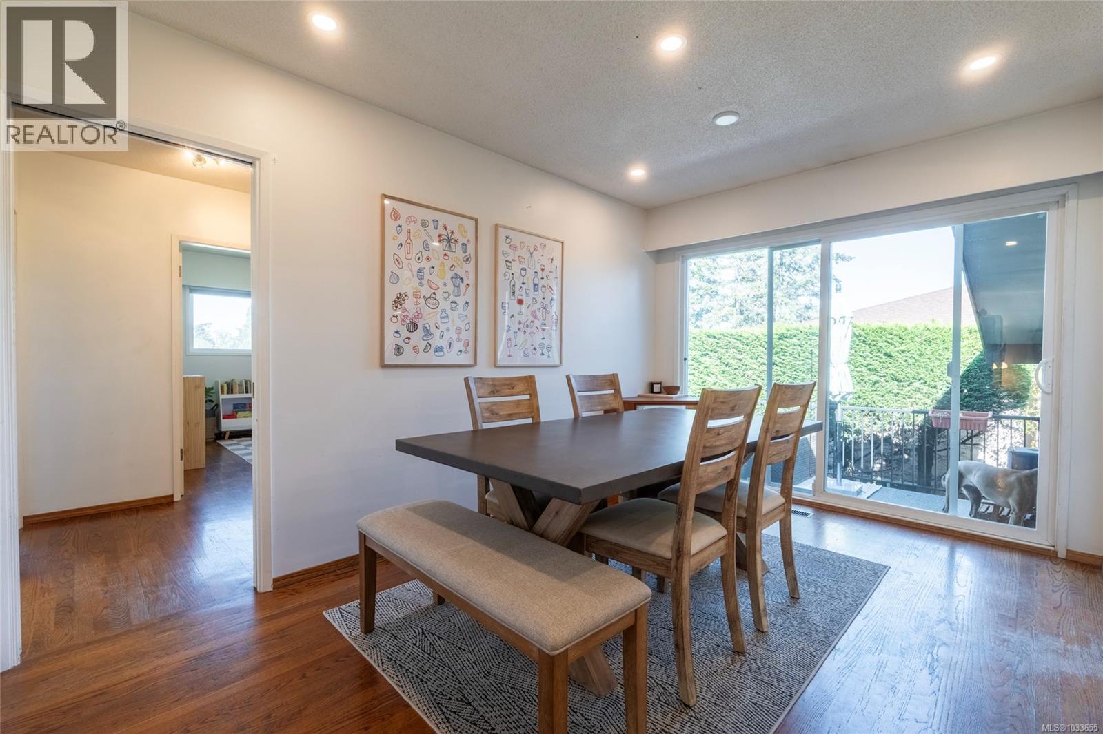 1002 Karen Cres, Saanich, British Columbia  V8X 3C6 - Photo 12 - 1033655