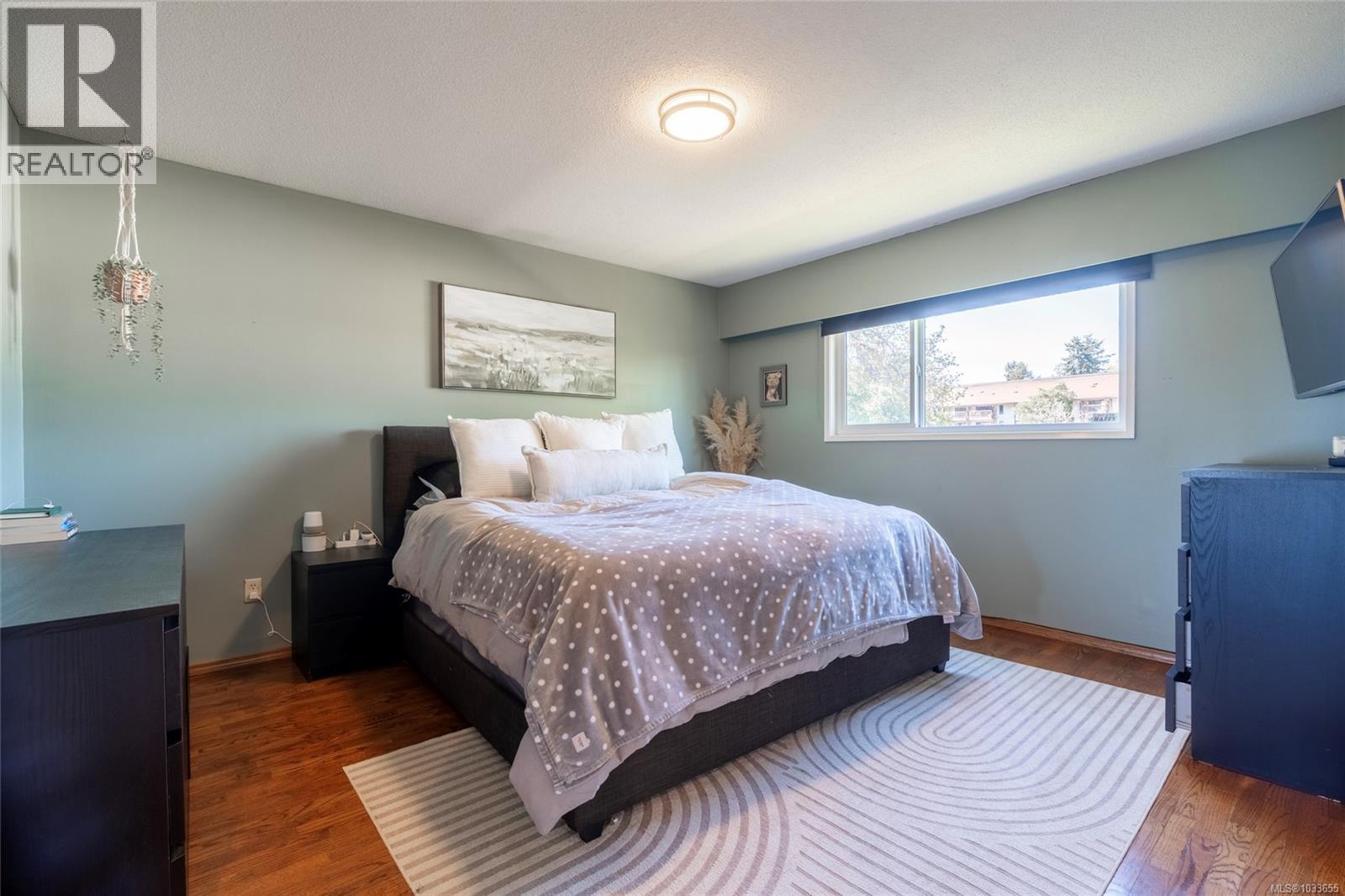 1002 Karen Cres, Saanich, British Columbia  V8X 3C6 - Photo 13 - 1033655