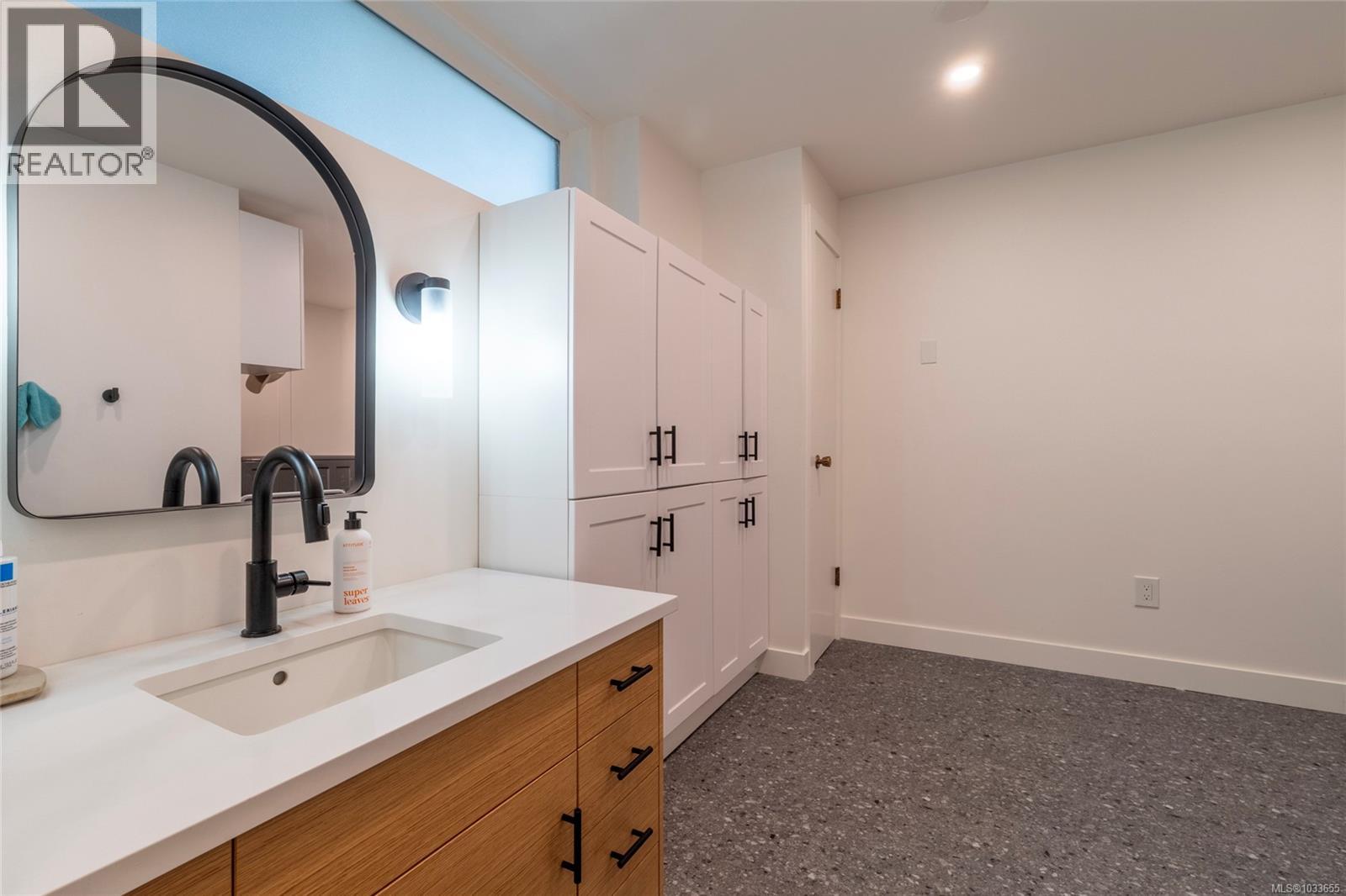 1002 Karen Cres, Saanich, British Columbia  V8X 3C6 - Photo 14 - 1033655