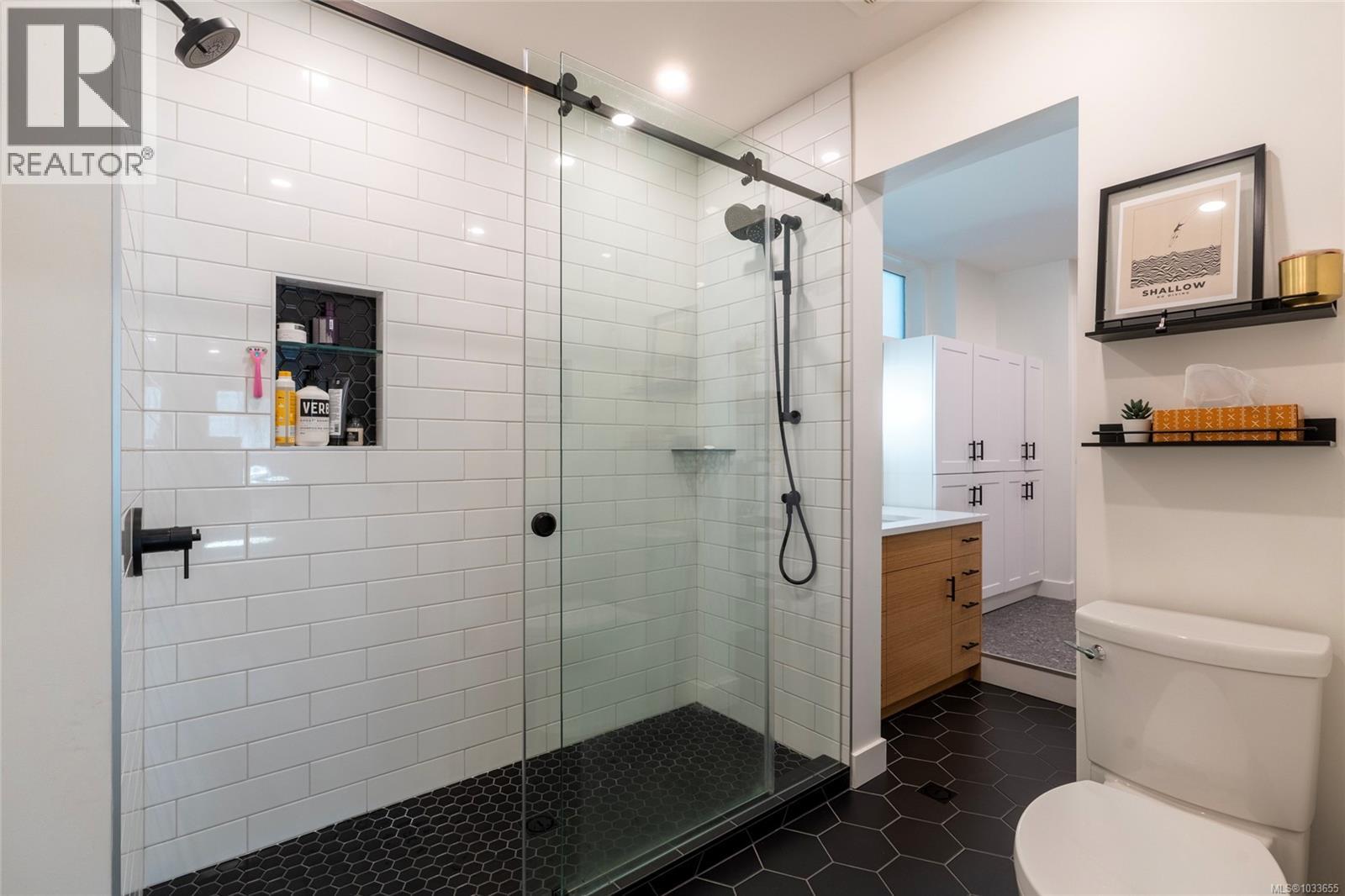 1002 Karen Cres, Saanich, British Columbia  V8X 3C6 - Photo 15 - 1033655