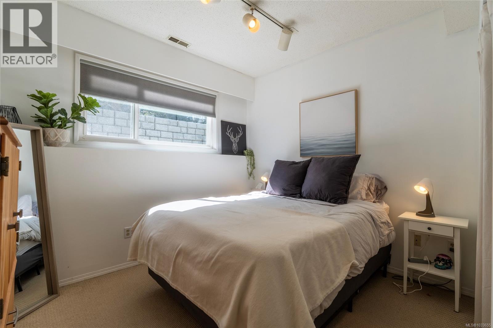 1002 Karen Cres, Saanich, British Columbia  V8X 3C6 - Photo 19 - 1033655