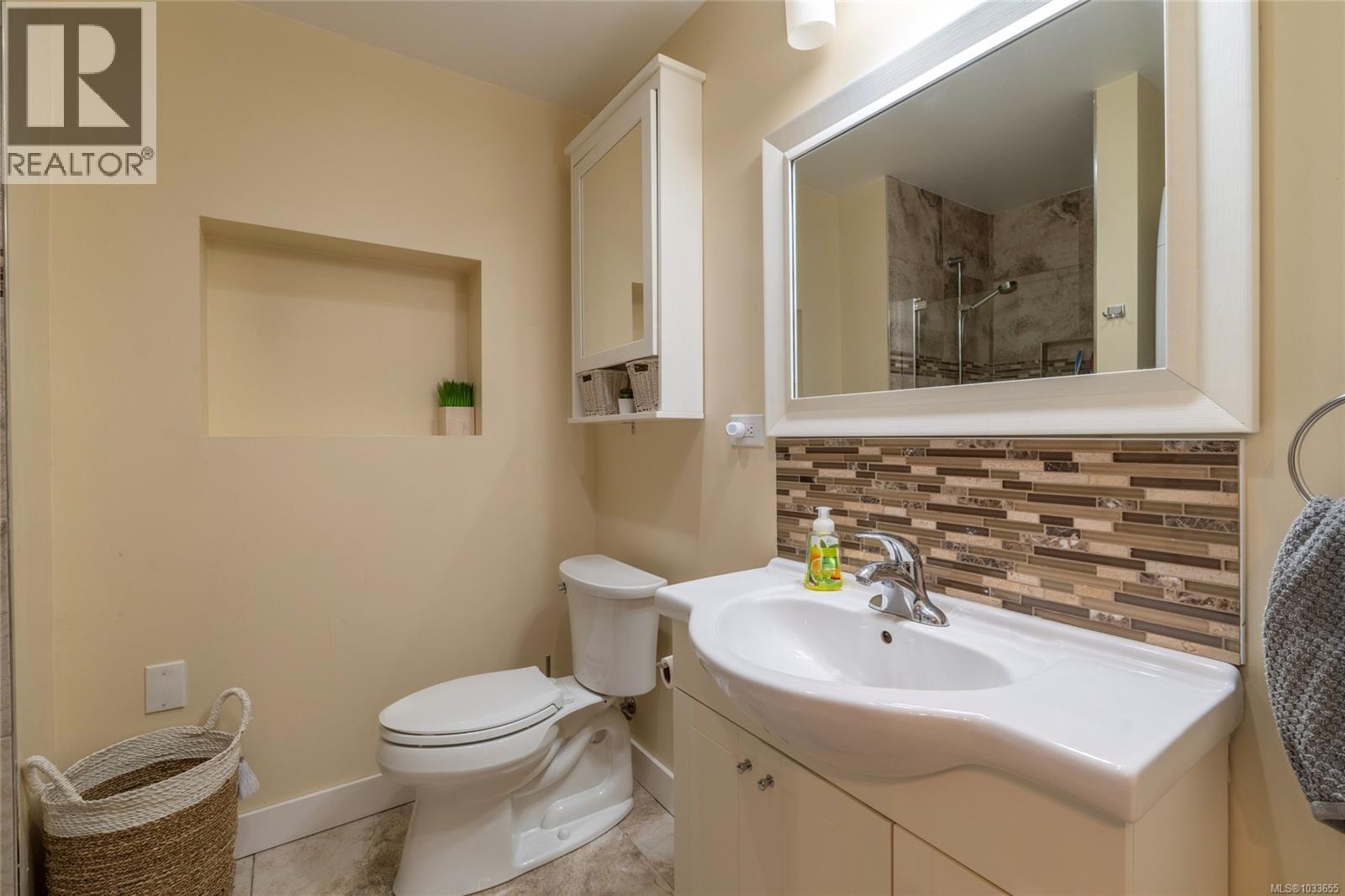 1002 Karen Cres, Saanich, British Columbia  V8X 3C6 - Photo 25 - 1033655