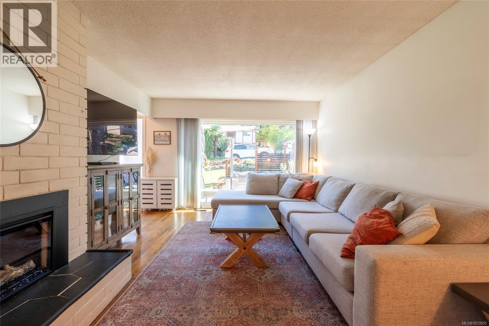 1002 Karen Cres, Saanich, British Columbia  V8X 3C6 - Photo 8 - 1033655