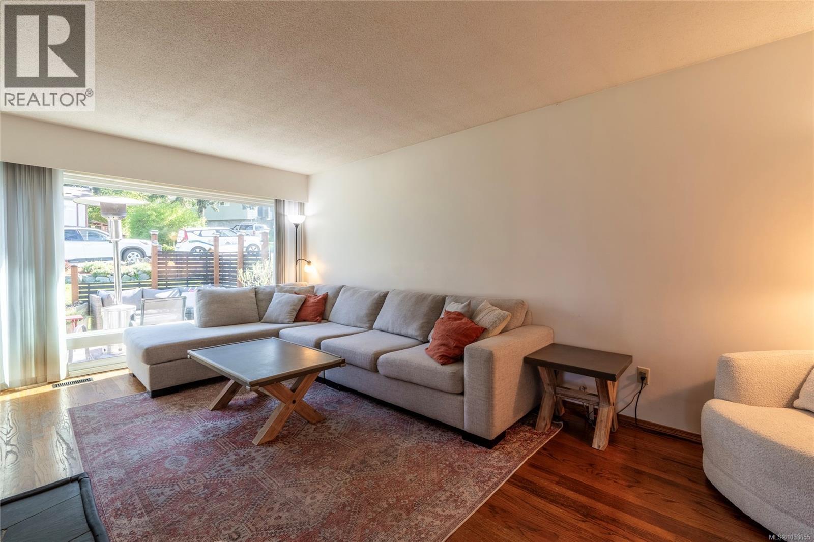 1002 Karen Cres, Saanich, British Columbia  V8X 3C6 - Photo 9 - 1033655