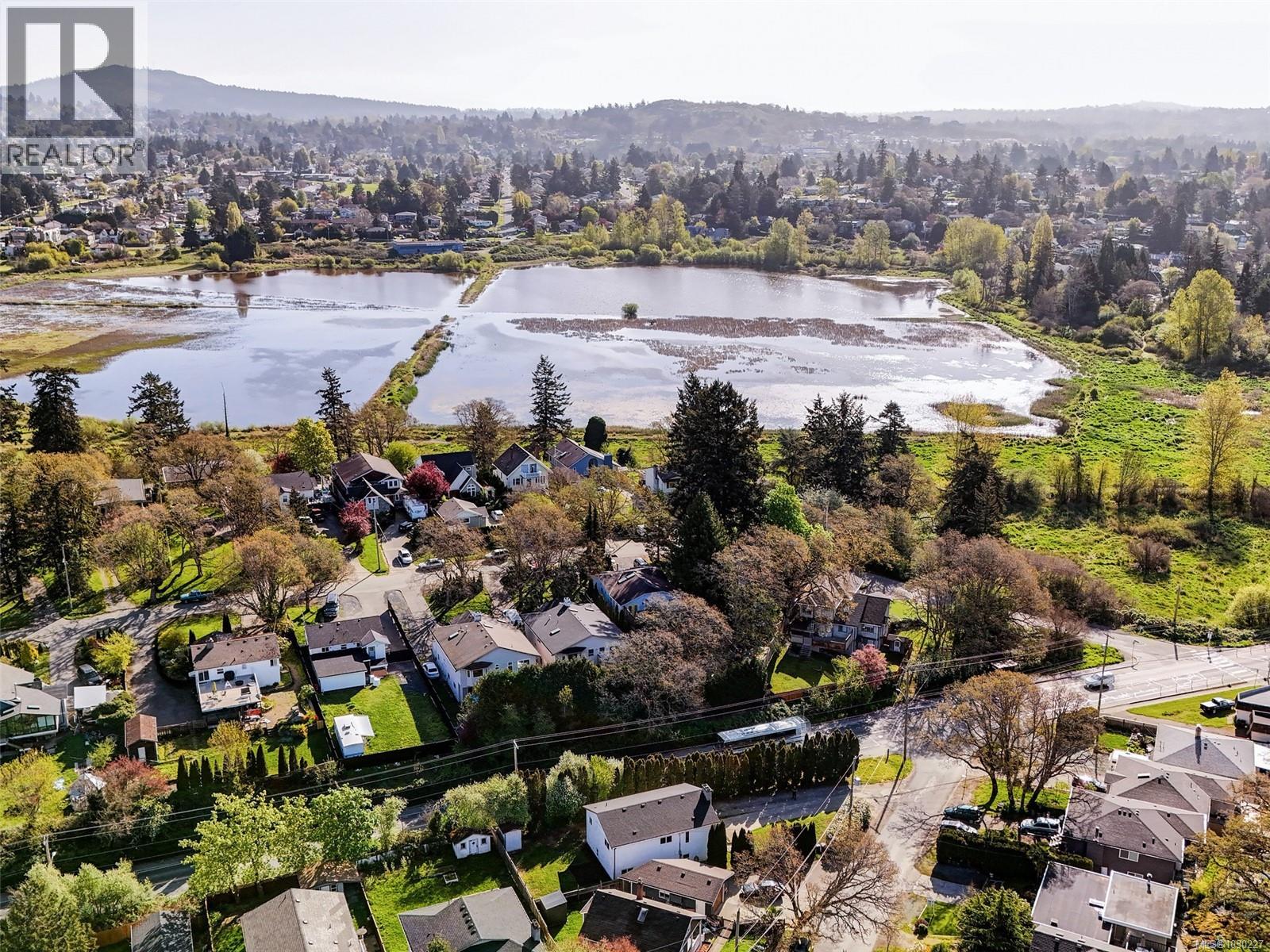 1040 Chesterfield Rd, Saanich, British Columbia  V8Z 2T8 - Photo 41 - 1030227