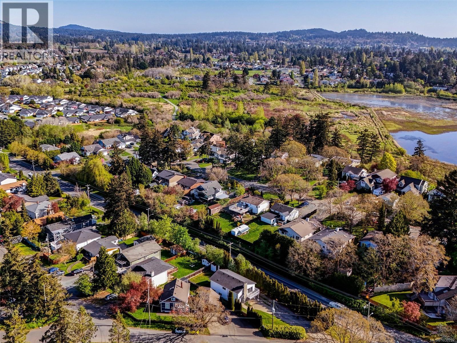 1040 Chesterfield Rd, Saanich, British Columbia  V8Z 2T8 - Photo 42 - 1030227