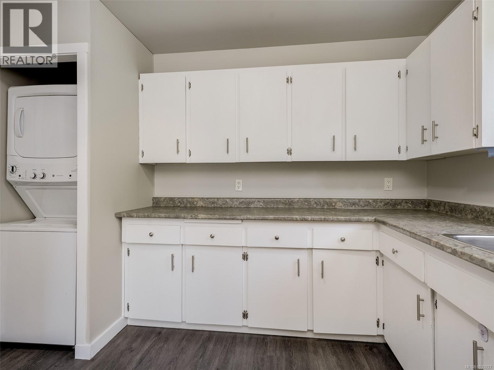 1040 Chesterfield Rd, Saanich, British Columbia  V8Z 2T8 - Photo 9 - 1030227