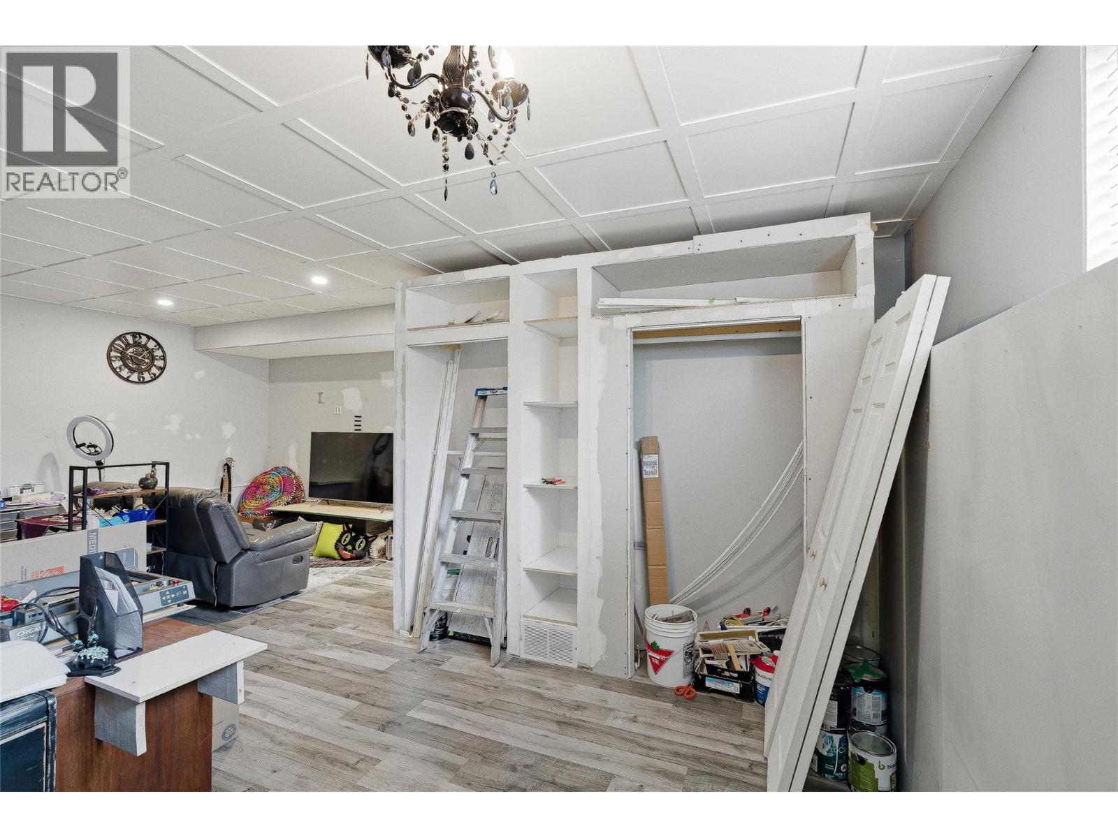 2045 Stagecoach Drive Unit# 102, Kamloops, British Columbia  V2B 0H8 - Photo 43 - 10383408