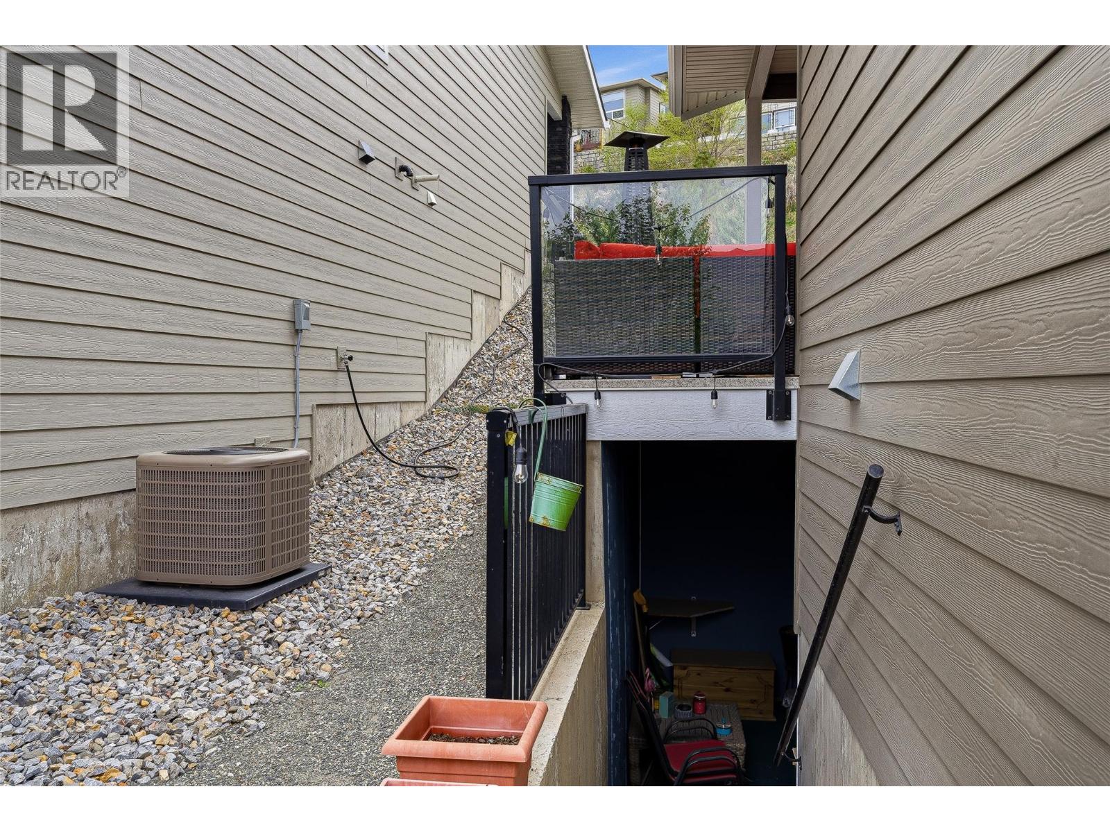 2045 Stagecoach Drive Unit# 102, Kamloops, British Columbia  V2B 0H8 - Photo 51 - 10383408