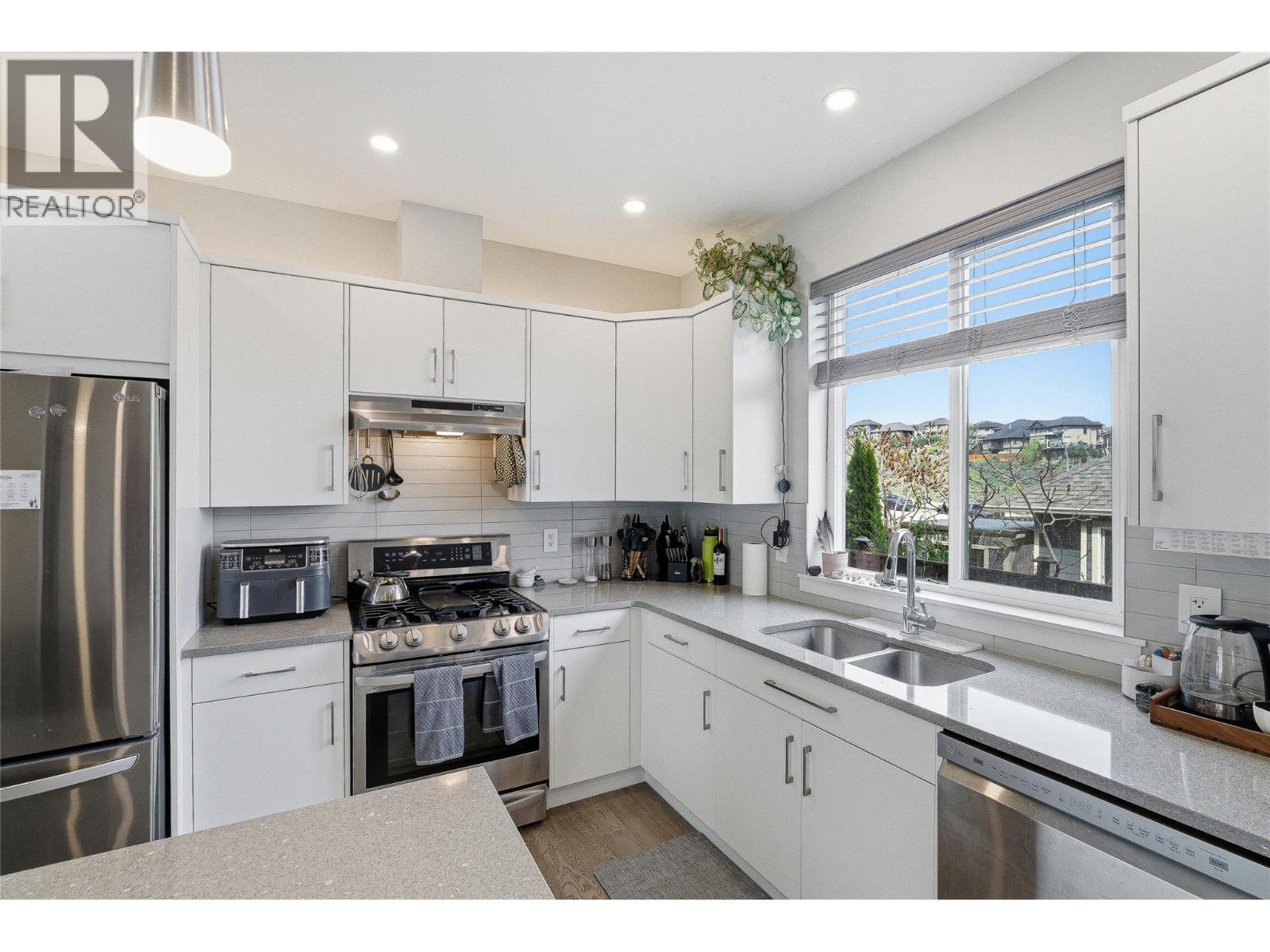 2045 Stagecoach Drive Unit# 102, Kamloops, British Columbia  V2B 0H8 - Photo 8 - 10383408