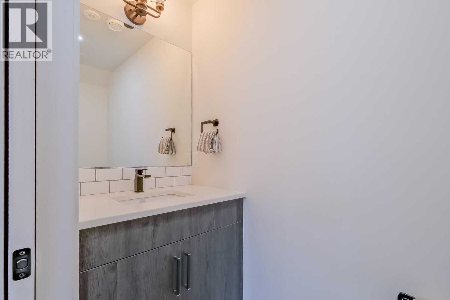 951 Stockwell Avenue, Kelowna, British Columbia  V1Y 6W3 - Photo 12 - 10382450