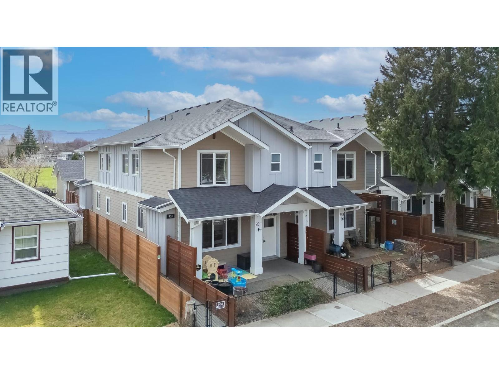 951 Stockwell Avenue, Kelowna, British Columbia  V1Y 6W3 - Photo 2 - 10382450