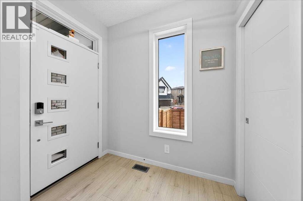 318 Walcrest Way Se, Calgary, Alberta  T2X 4V8 - Photo 4 - A2299454