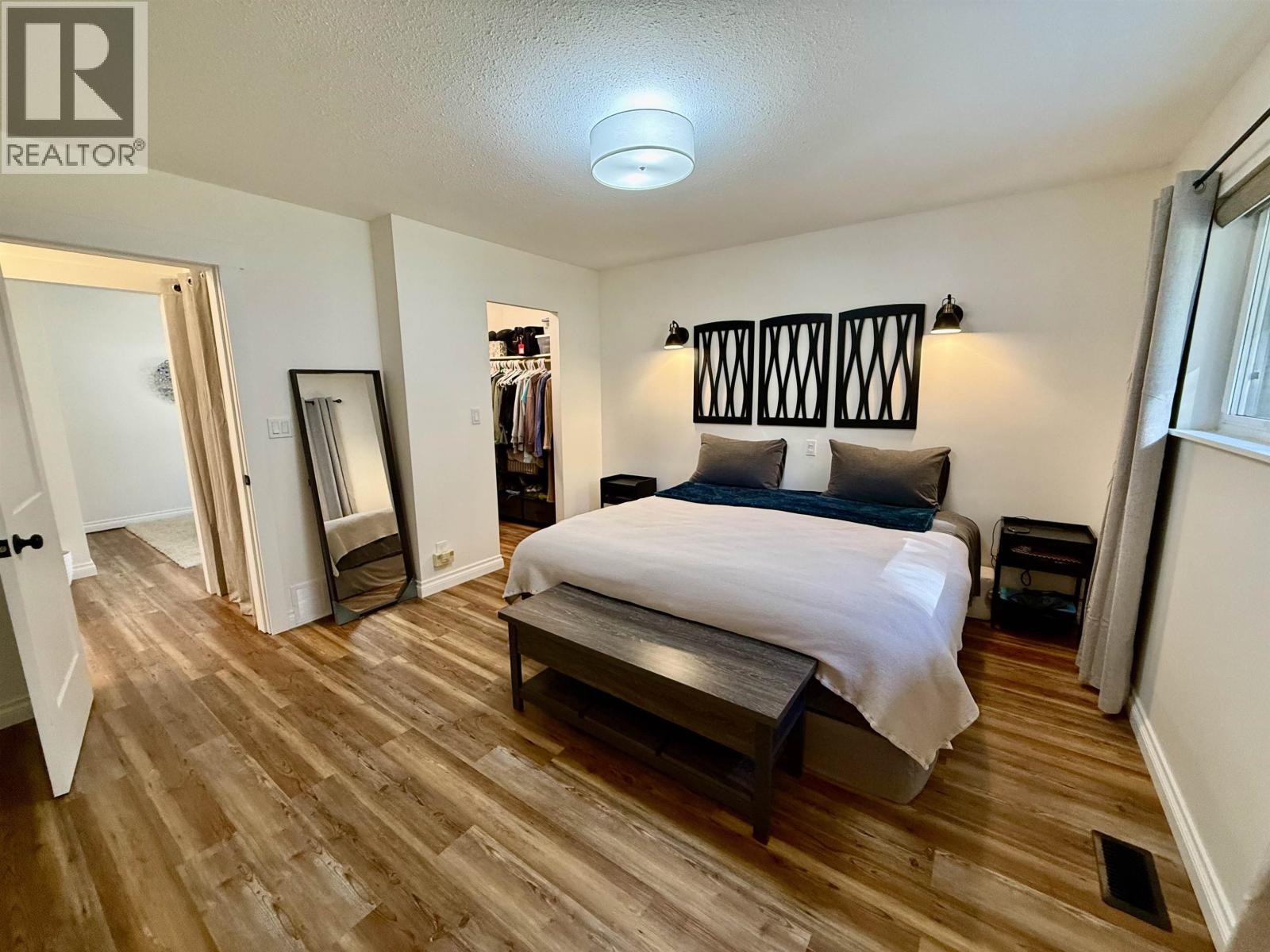 4975 Gloinnzun Drive, 108 Mile Ranch, British Columbia  V0K 2Z0 - Photo 18 - R3116349