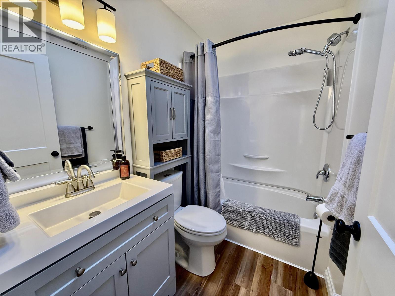 4975 Gloinnzun Drive, 108 Mile Ranch, British Columbia  V0K 2Z0 - Photo 16 - R3116349